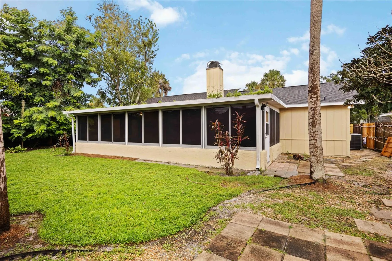 4148 LANCASTER DR