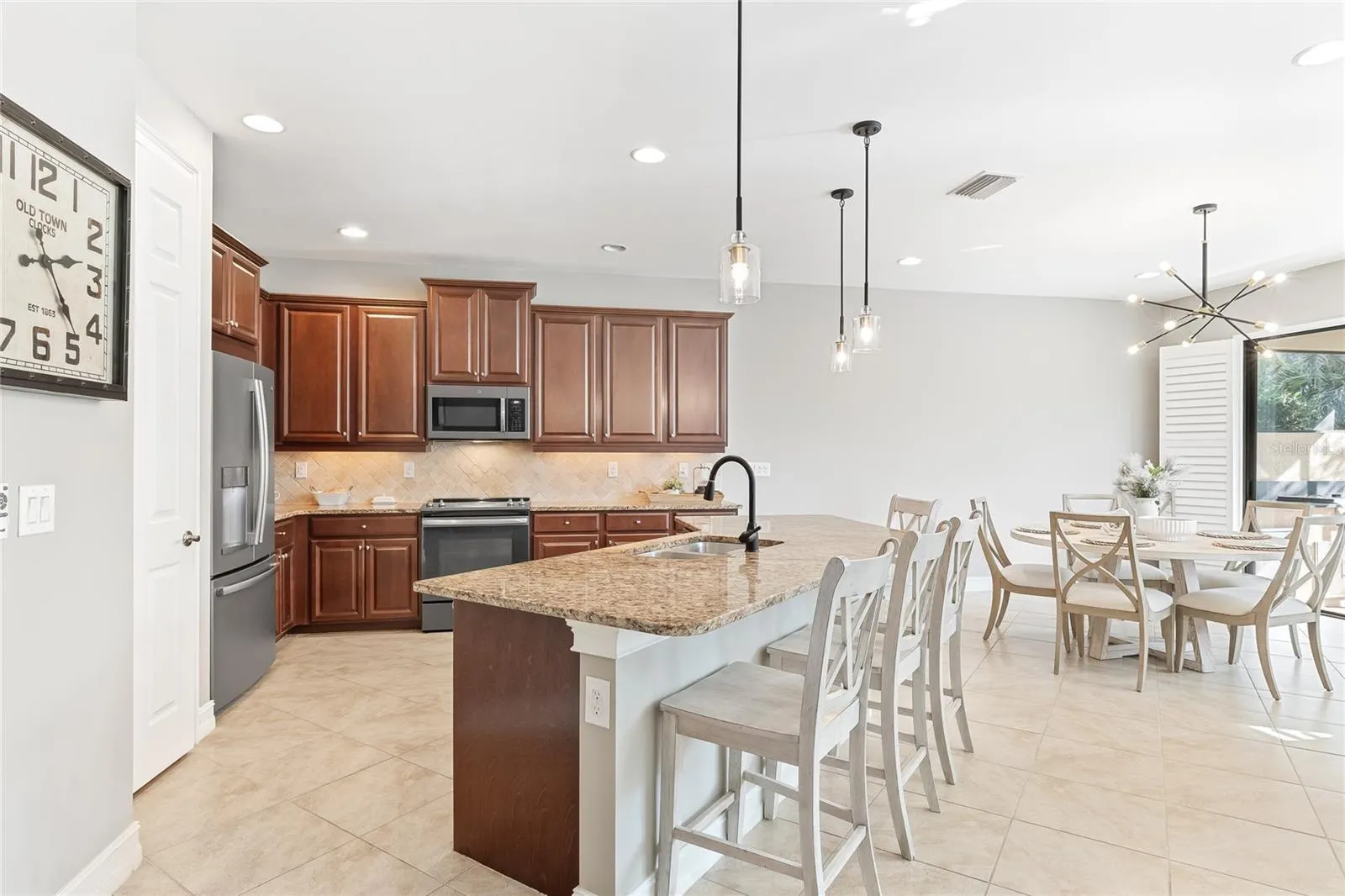 655 RESOLUTE ST