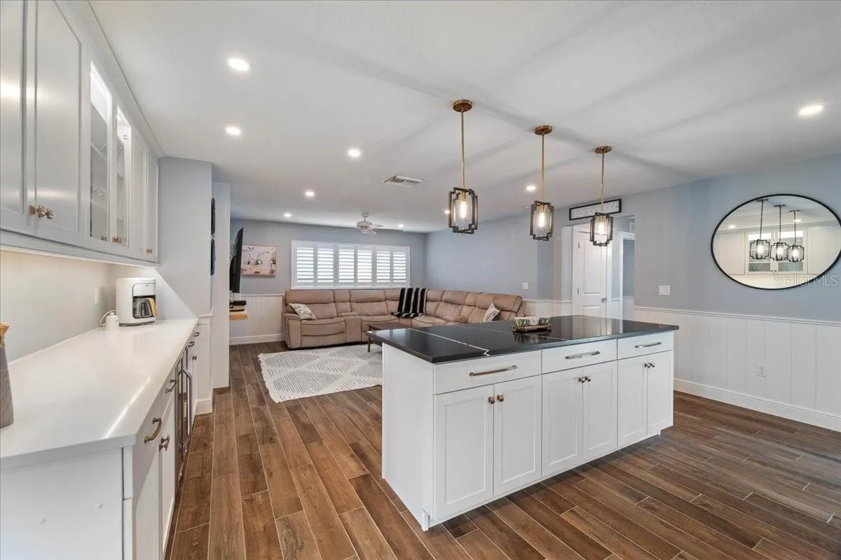 1039 BAYSHORE AVE