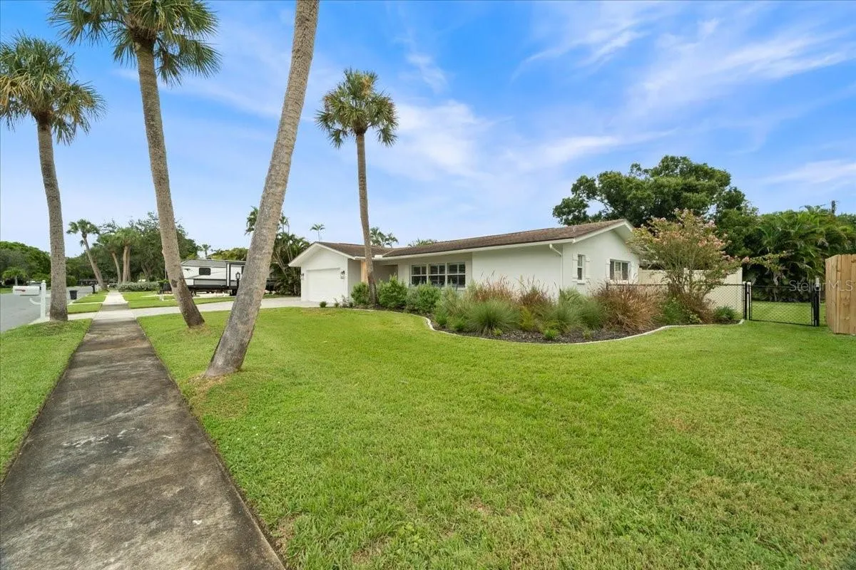 1039 BAYSHORE AVE