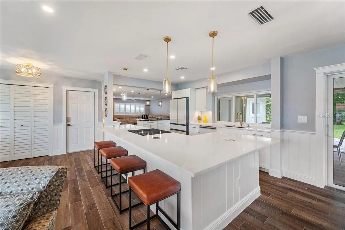 1039 BAYSHORE AVE