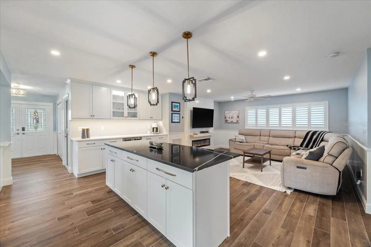 1039 BAYSHORE AVE