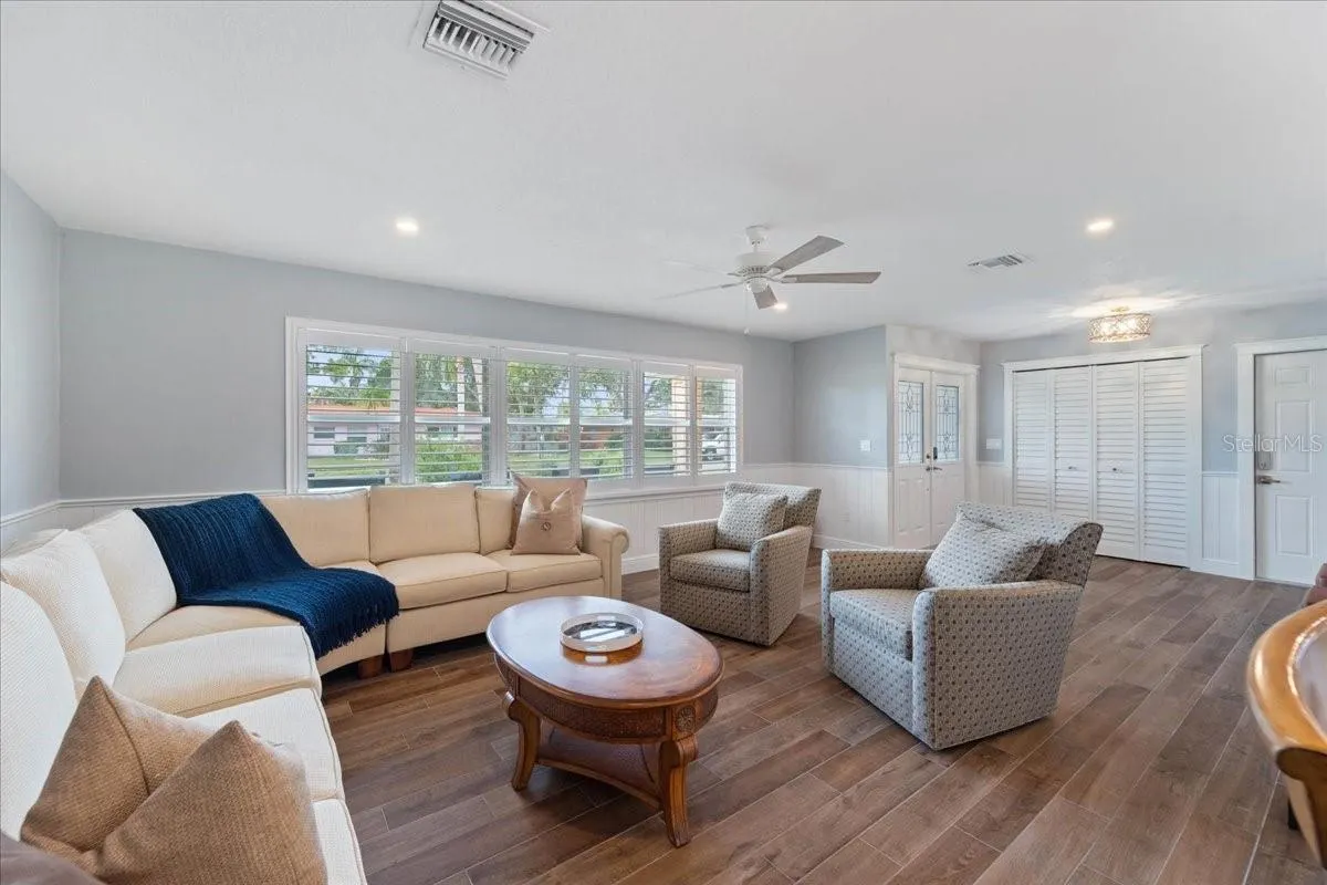 1039 BAYSHORE AVE