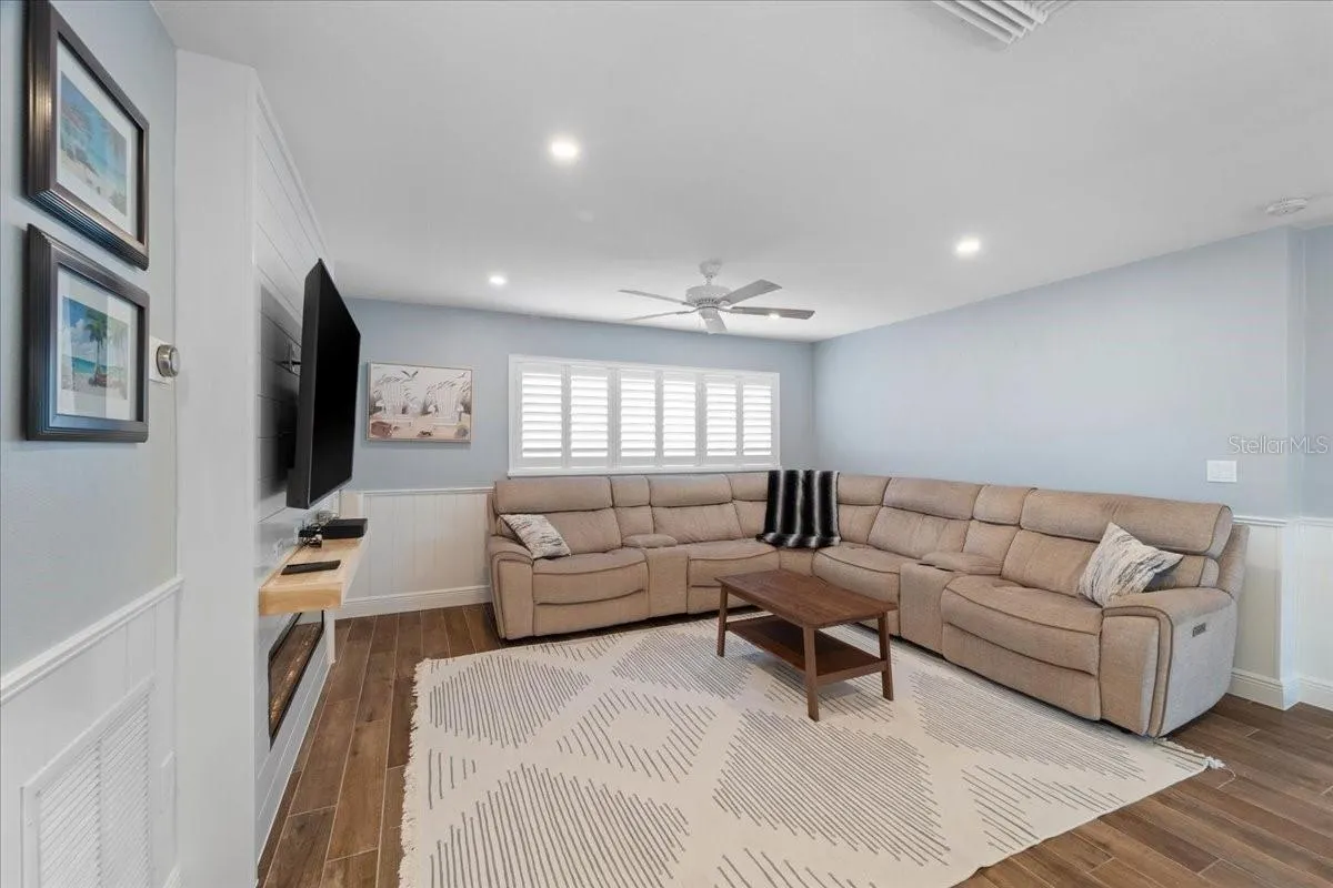 1039 BAYSHORE AVE