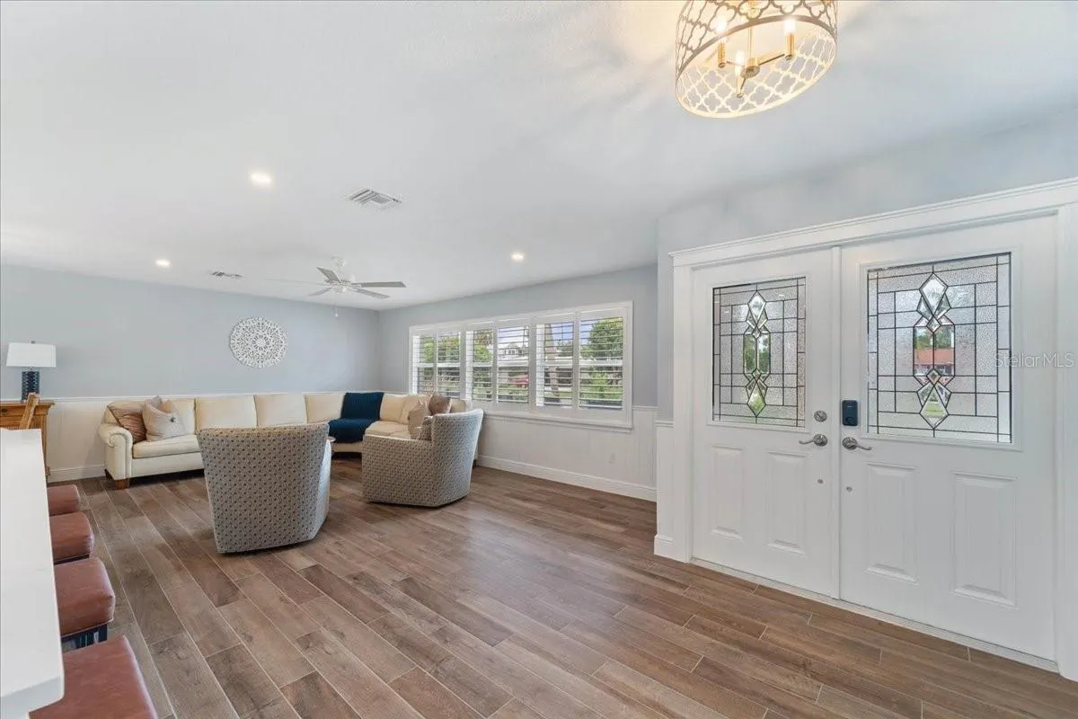 1039 BAYSHORE AVE