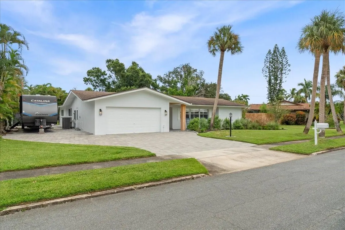 1039 BAYSHORE AVE