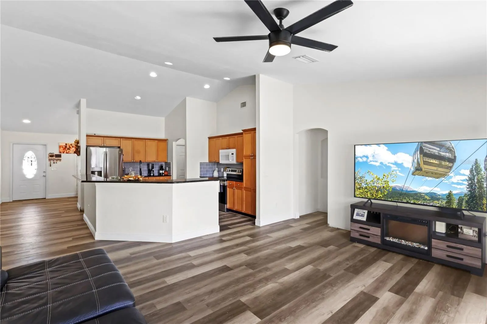 5190 BUTTERFLY LN