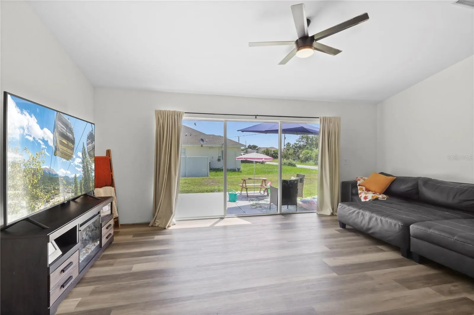 5190 BUTTERFLY LN