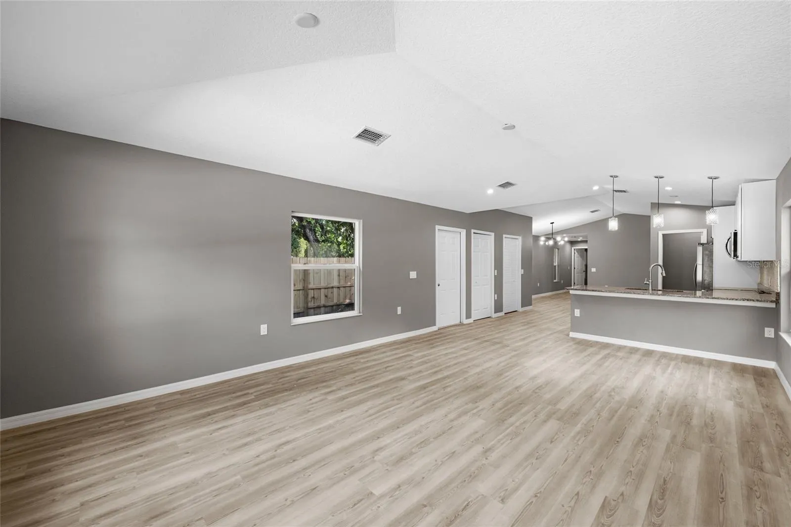 3914 WALNUT AVE
