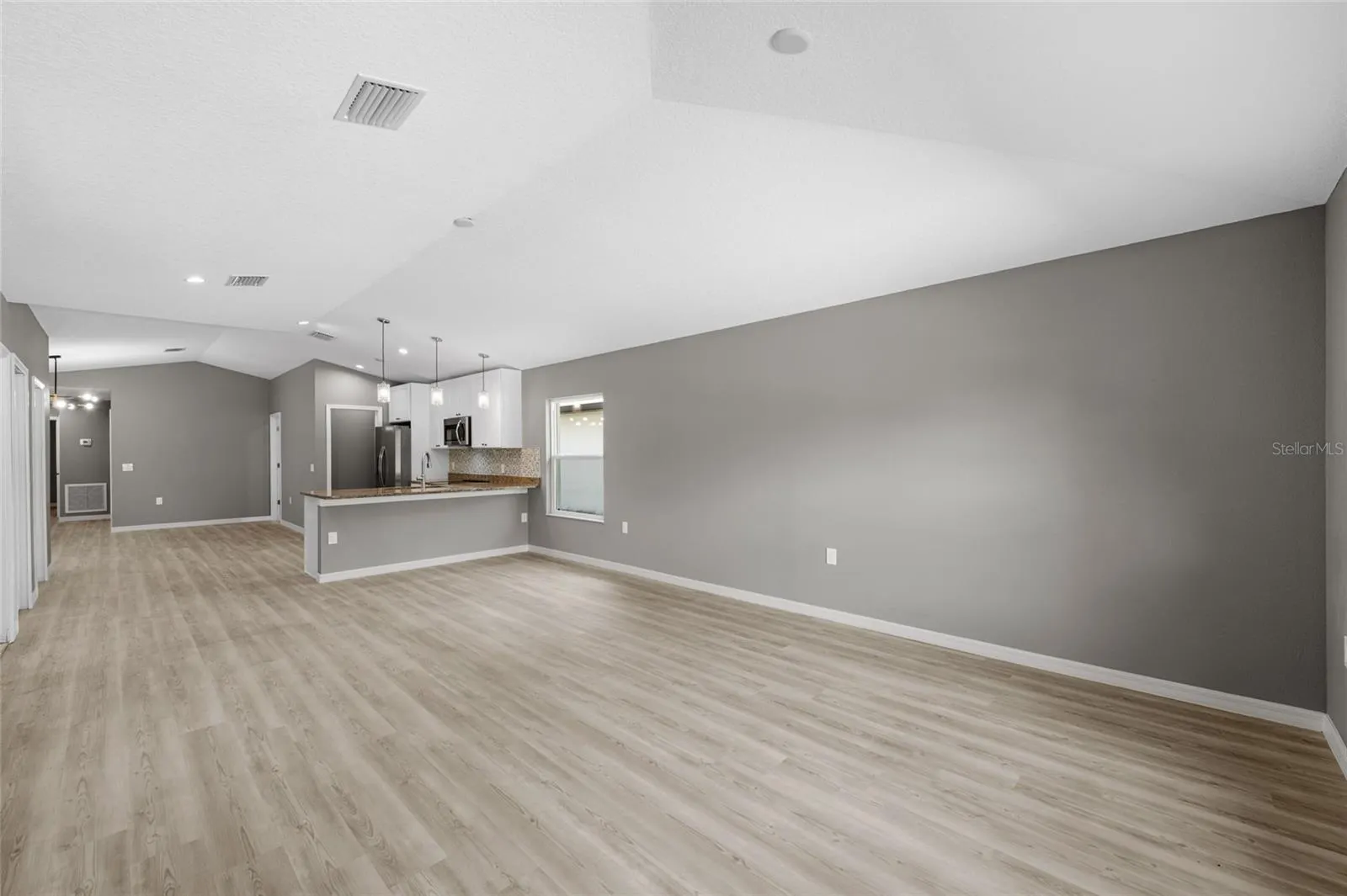 3914 WALNUT AVE