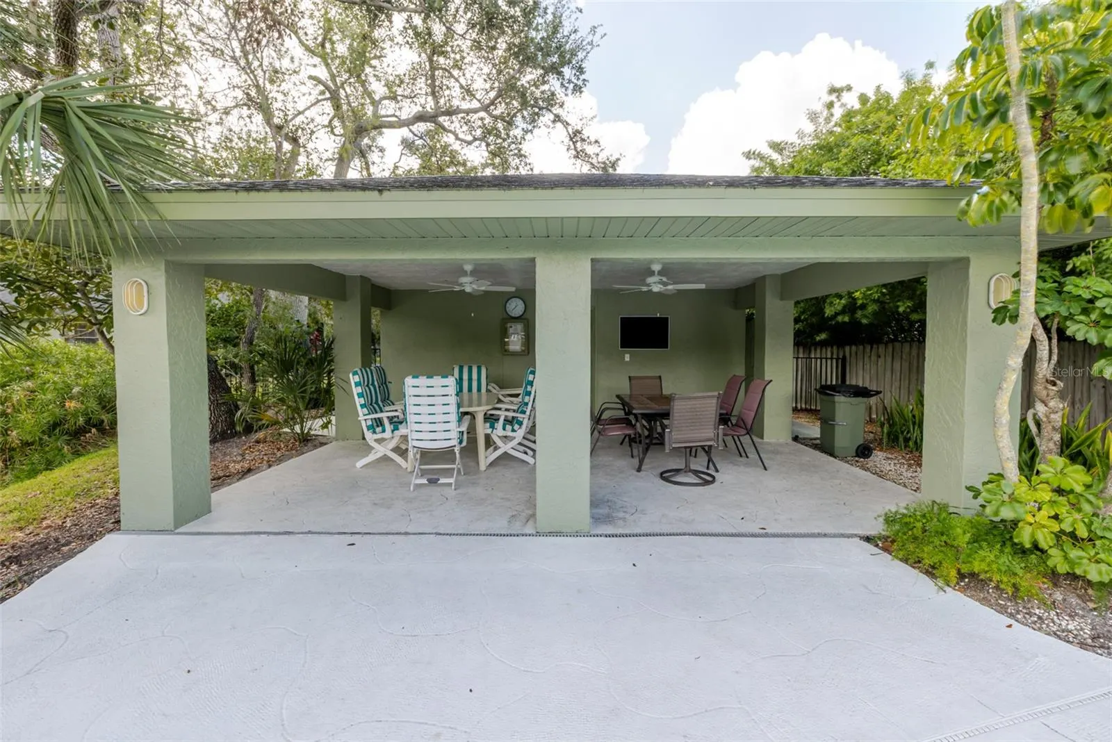 5021 BARRINGTON CIR #302, #302