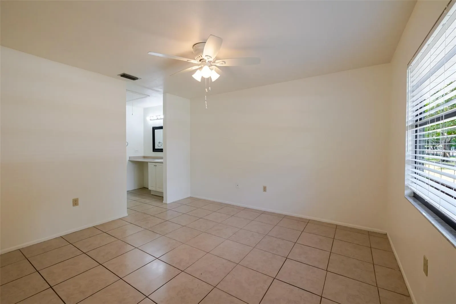 5021 BARRINGTON CIR #302, #302