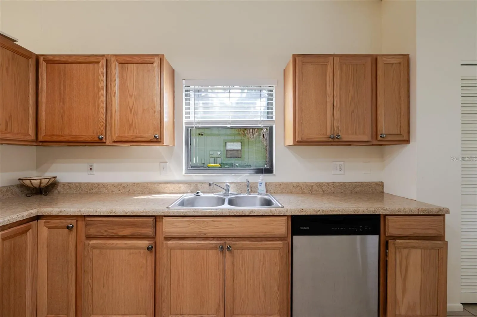 5021 BARRINGTON CIR #302, #302
