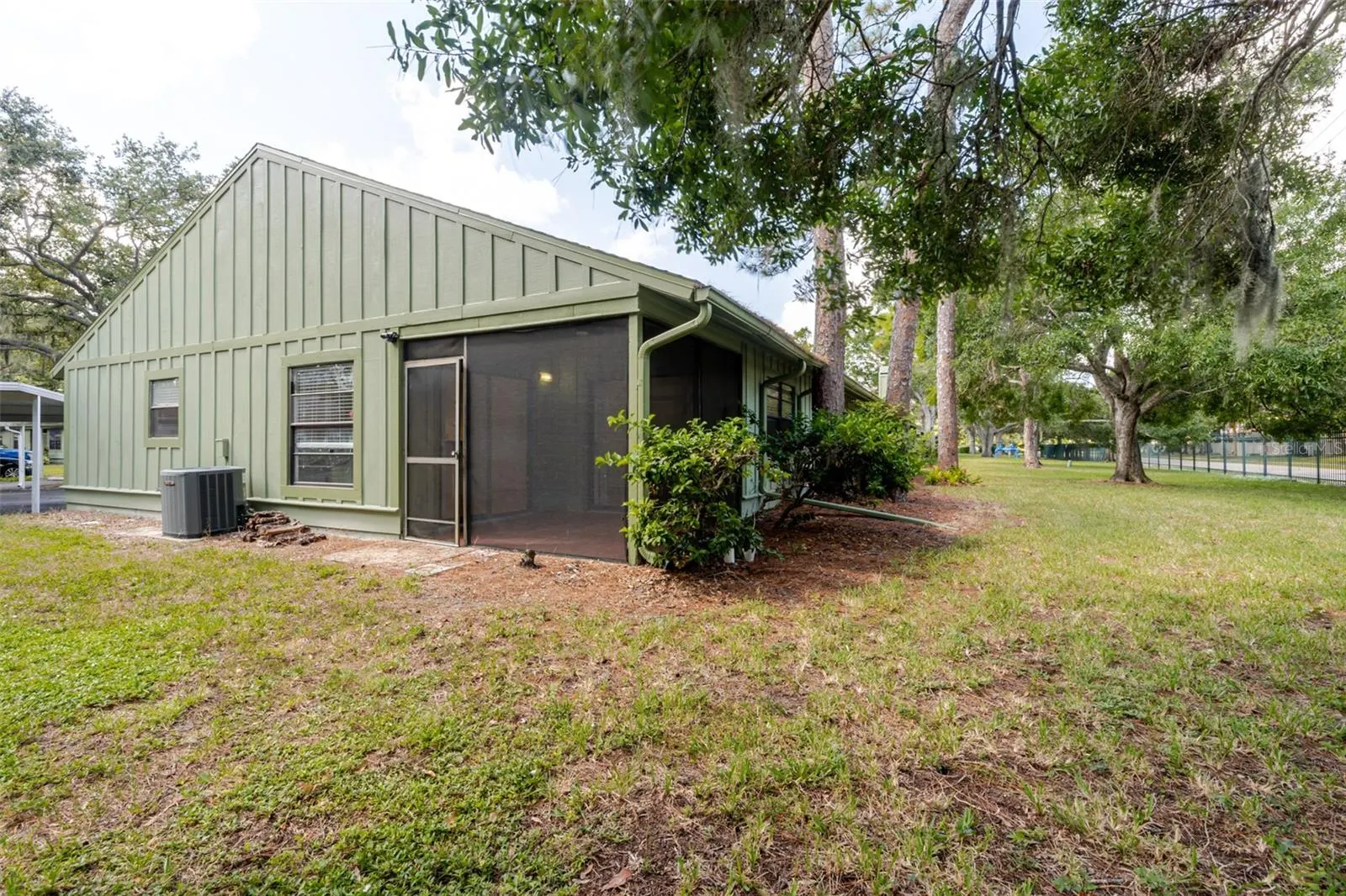 5021 BARRINGTON CIR #302, #302