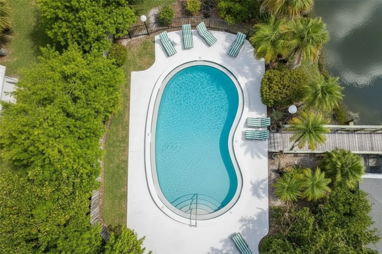 5021 BARRINGTON CIR #302, #302