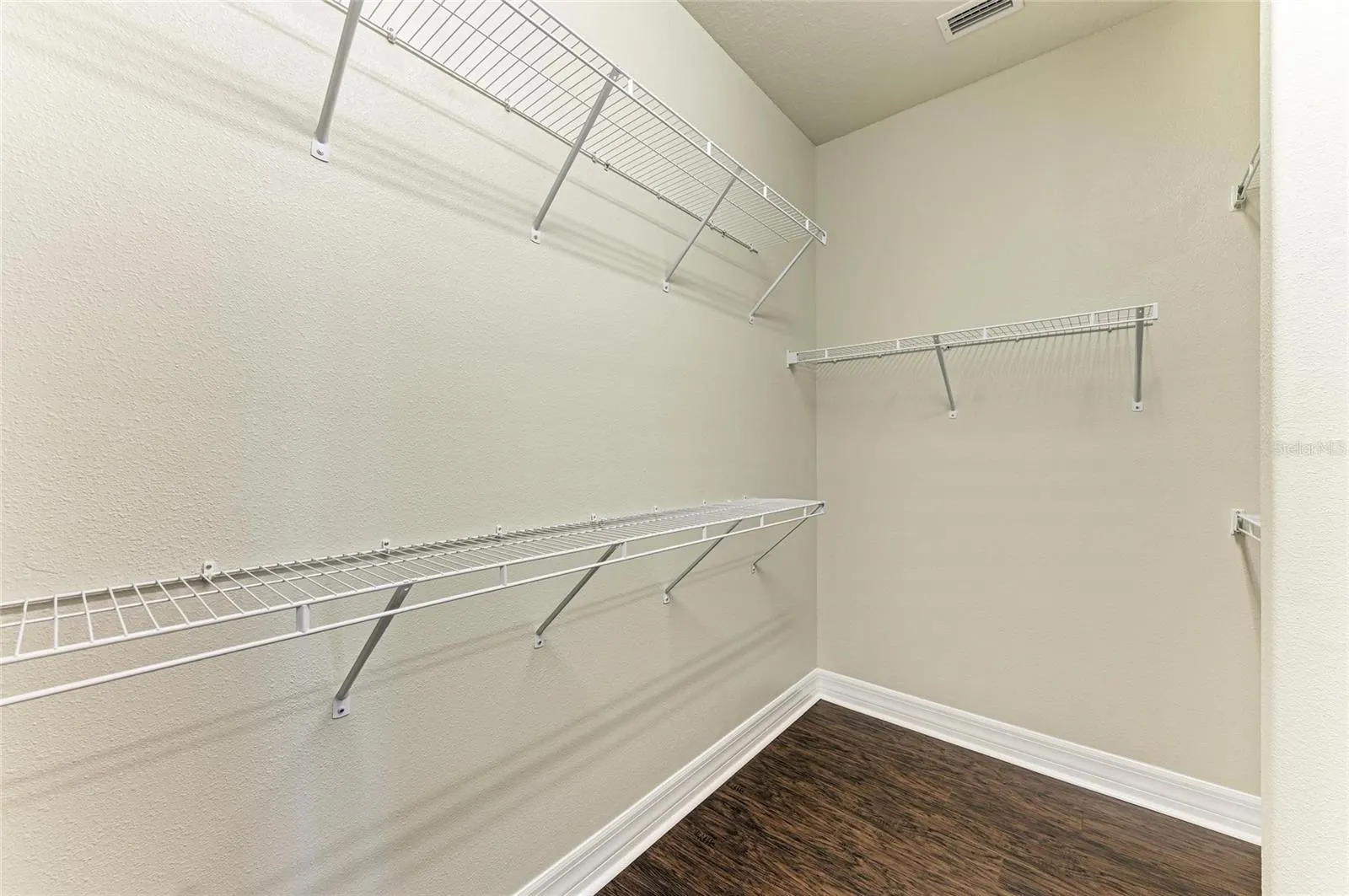 6223 KENAVA LOOP
