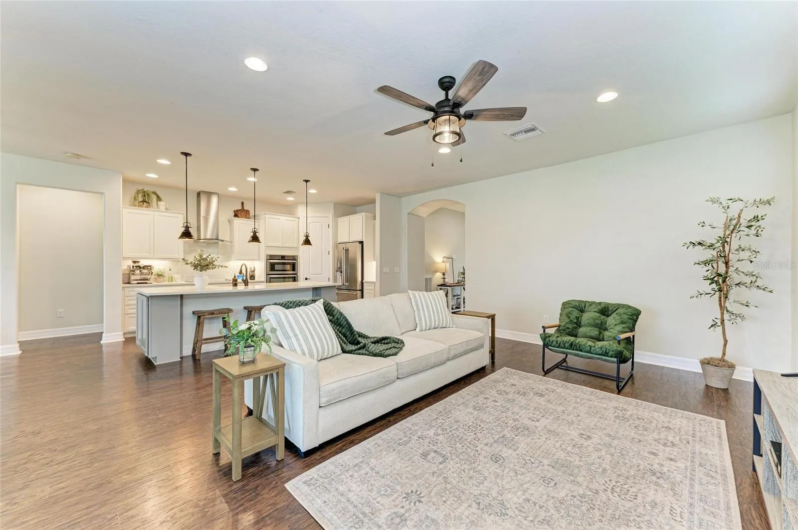 6223 KENAVA LOOP