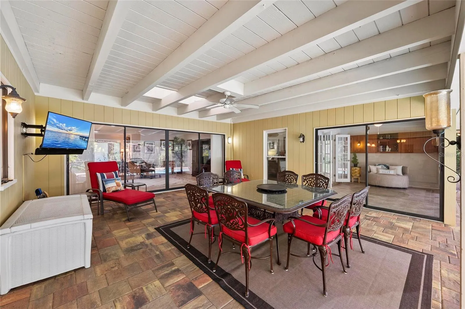 1218 YACHT HARBOR DR