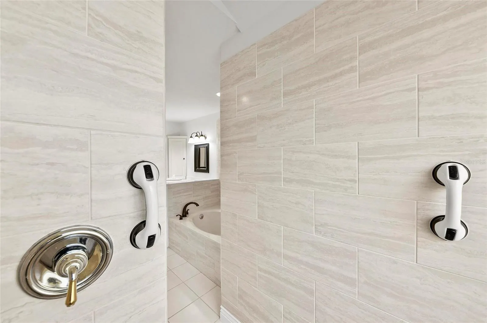 1218 YACHT HARBOR DR