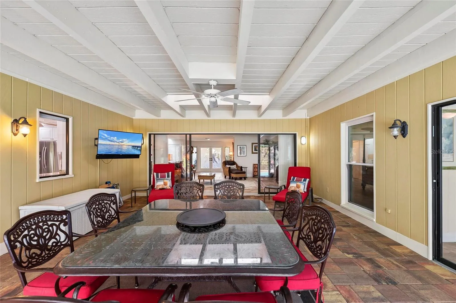 1218 YACHT HARBOR DR