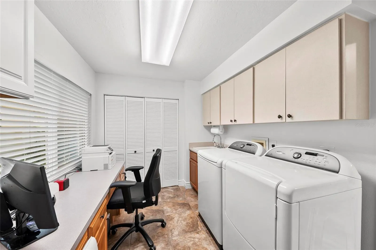 1218 YACHT HARBOR DR