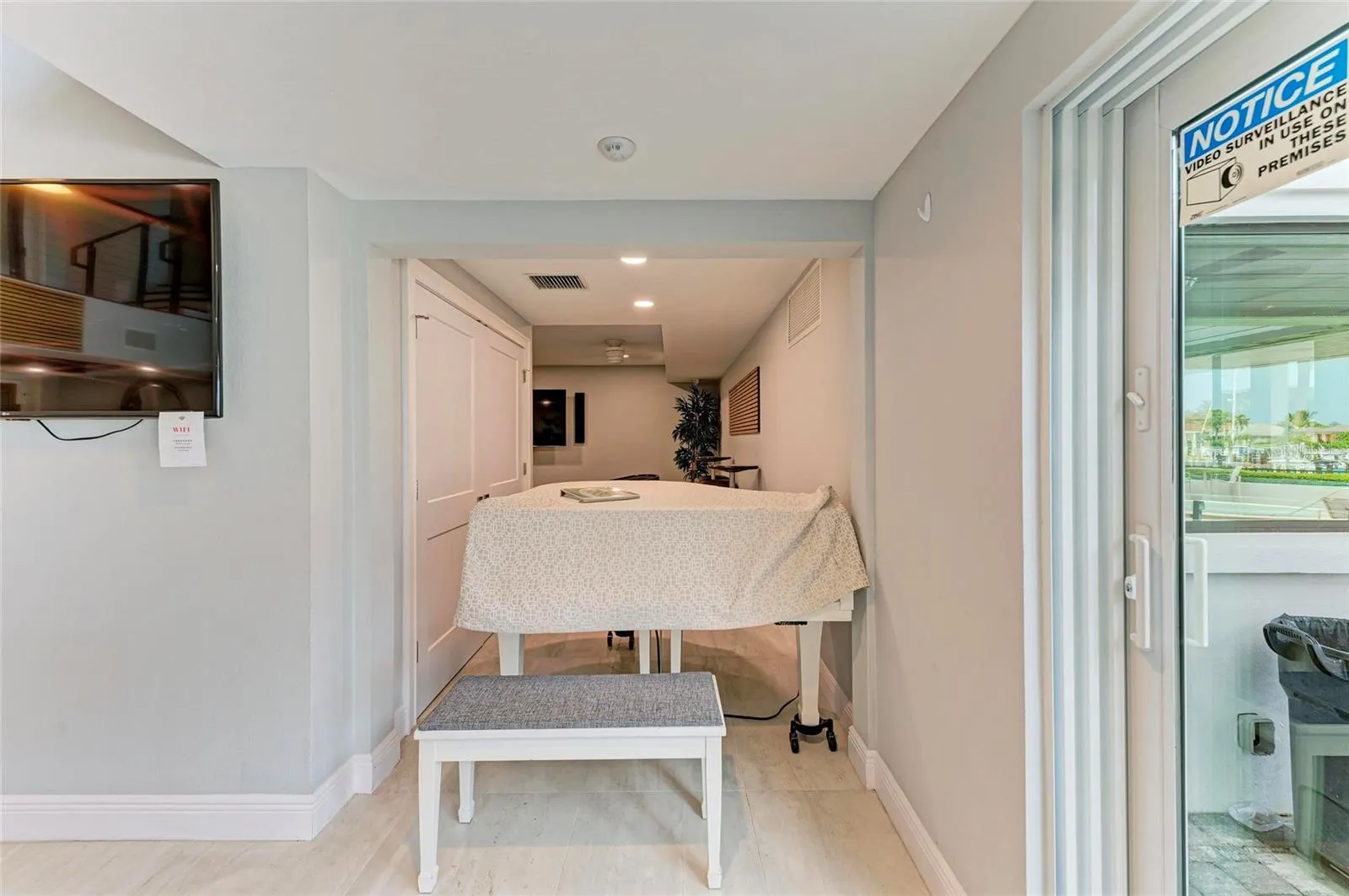 1218 YACHT HARBOR DR