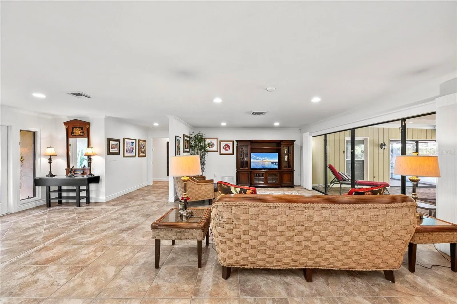 1218 YACHT HARBOR DR