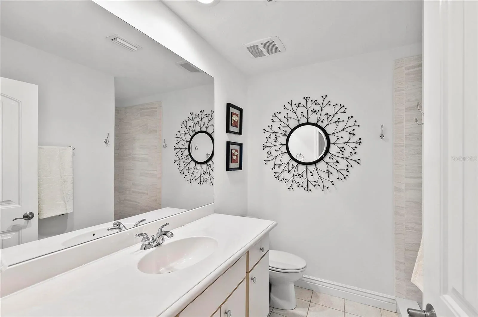 1218 YACHT HARBOR DR