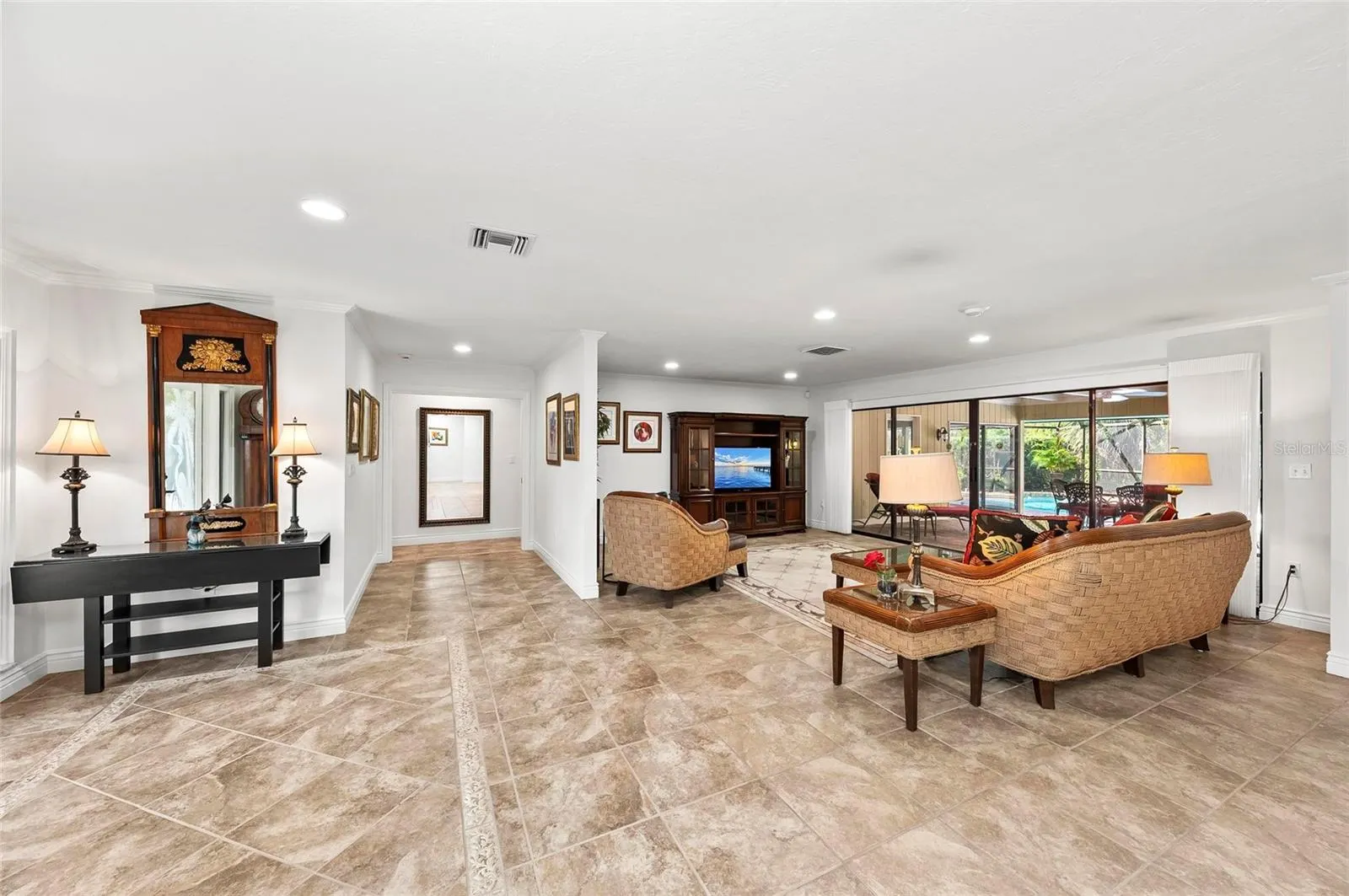 1218 YACHT HARBOR DR