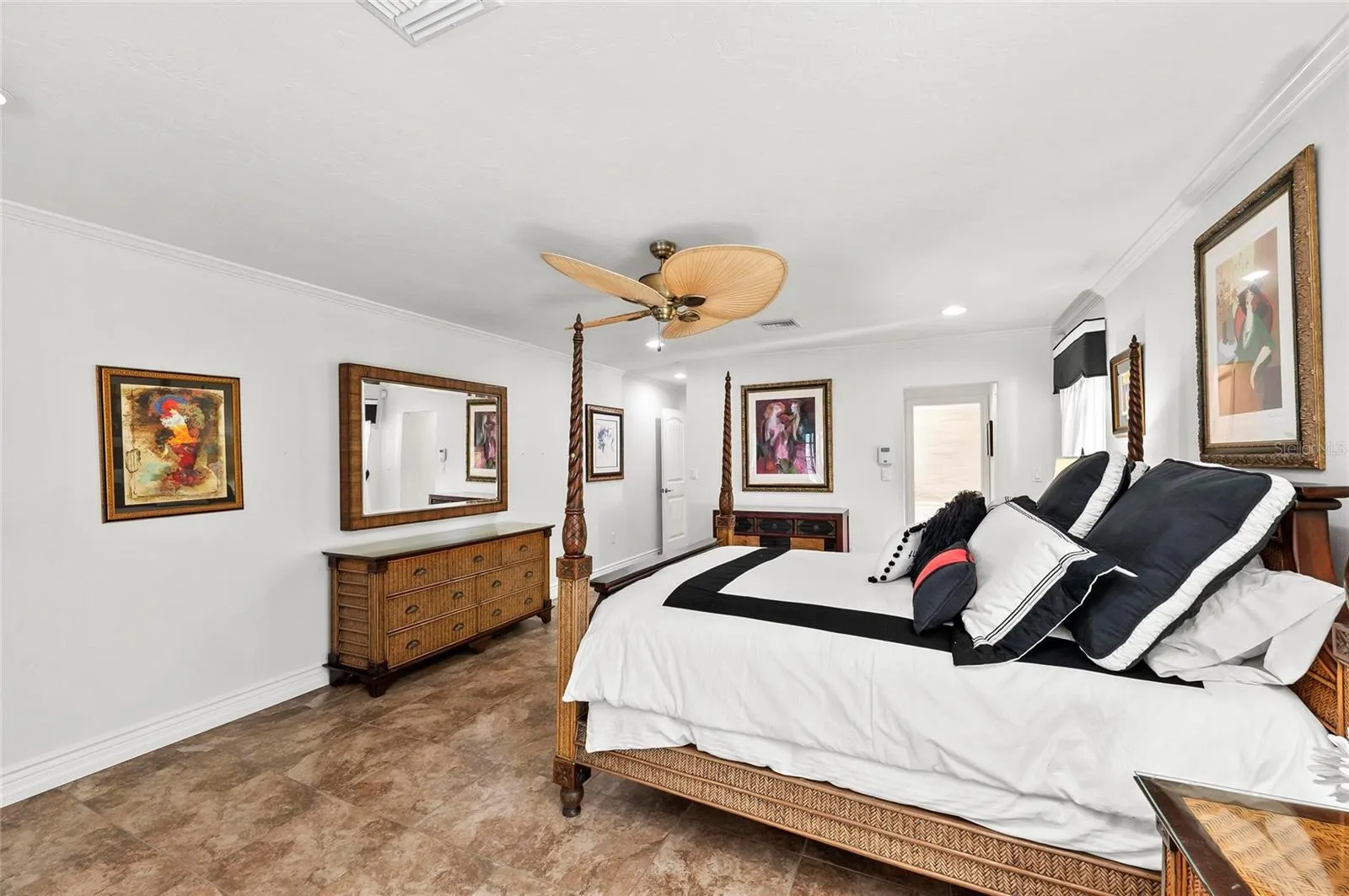 1218 YACHT HARBOR DR