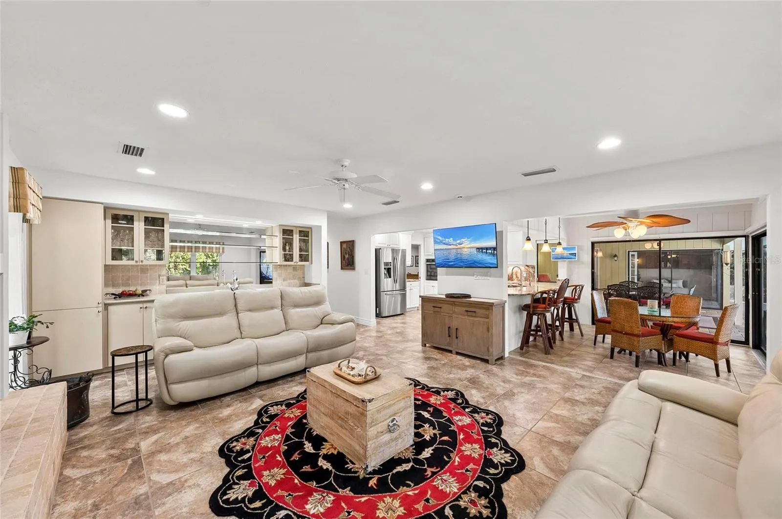 1218 YACHT HARBOR DR