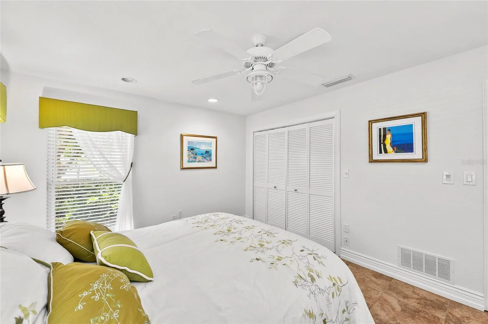1218 YACHT HARBOR DR