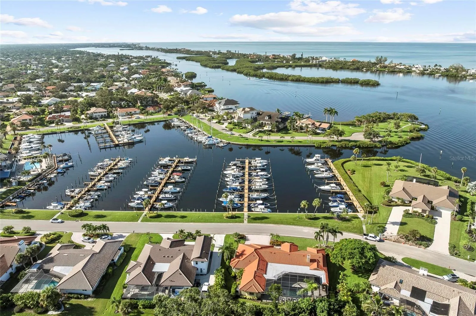 1218 YACHT HARBOR DR