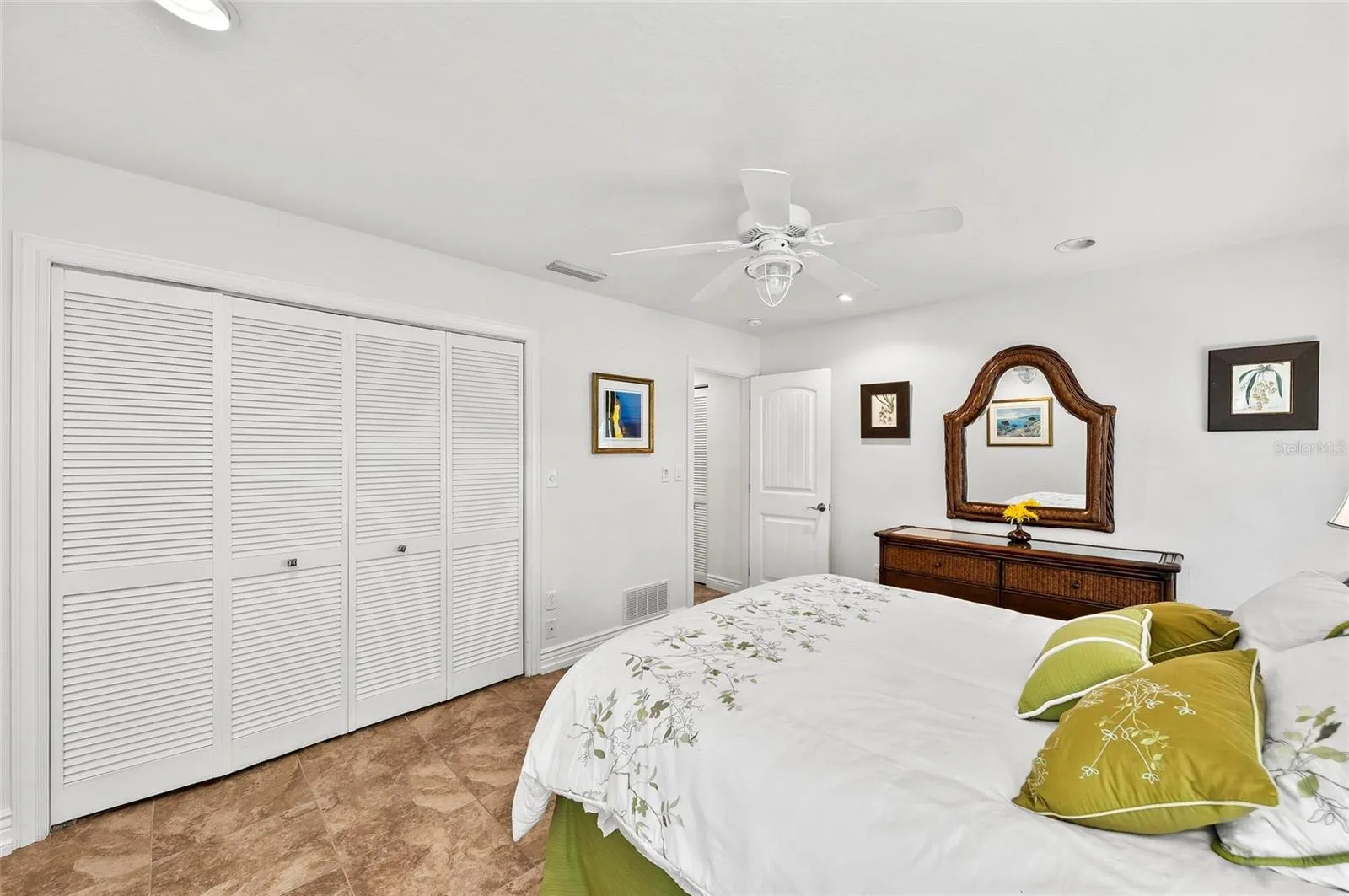 1218 YACHT HARBOR DR