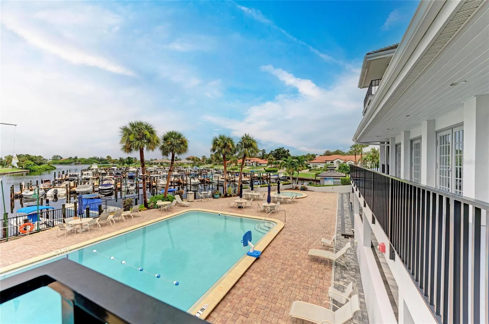 1218 YACHT HARBOR DR