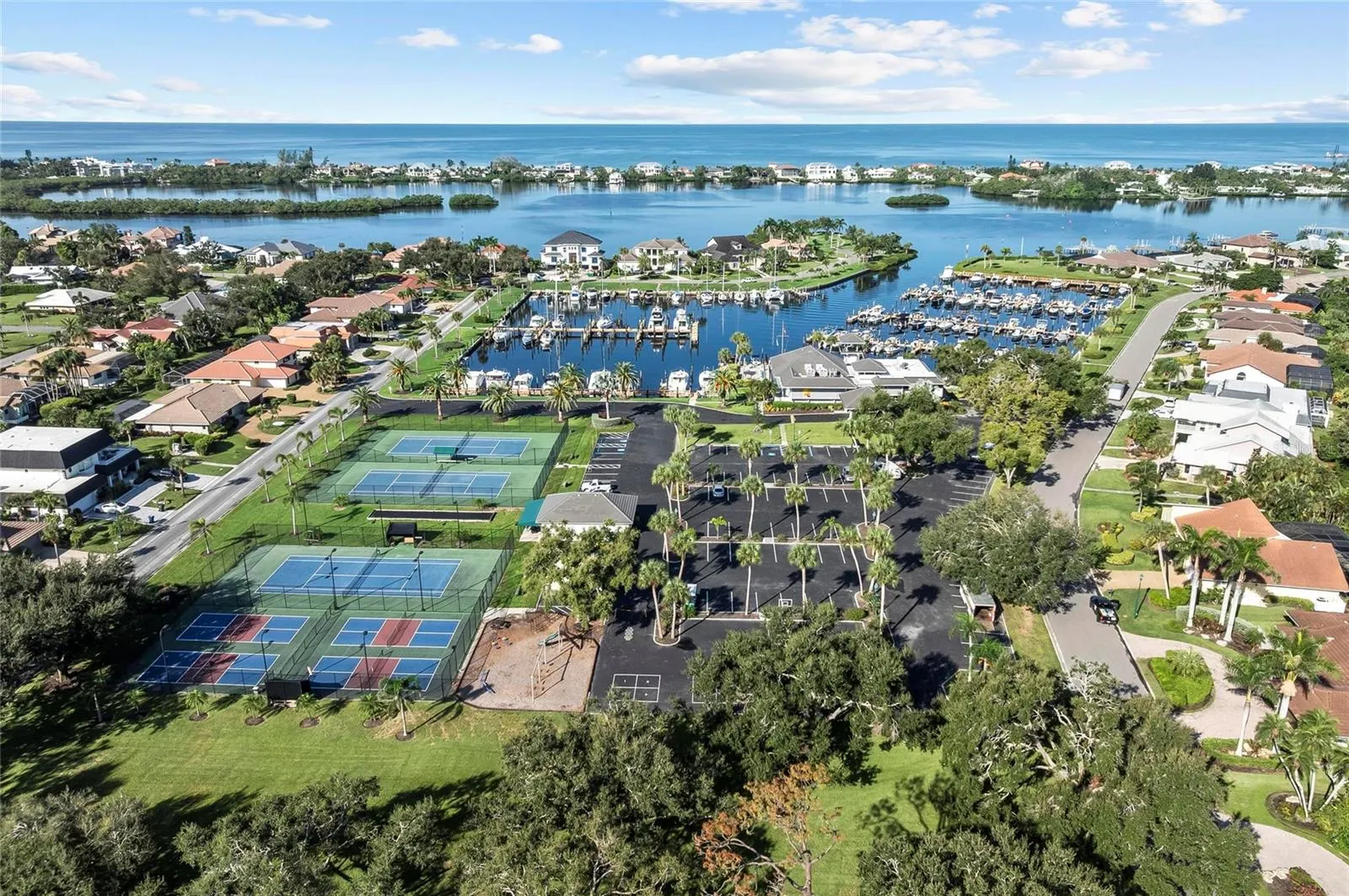1218 YACHT HARBOR DR