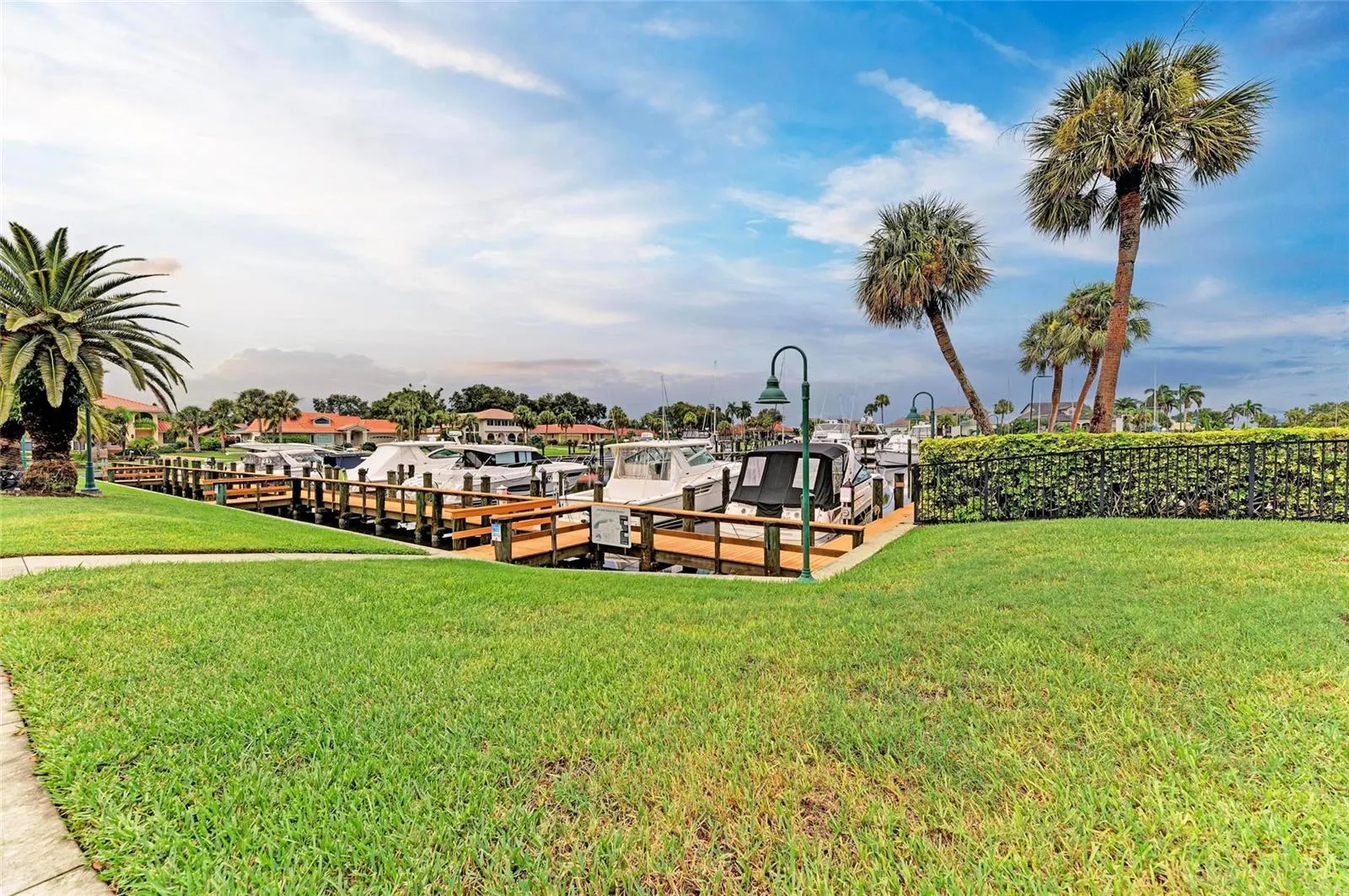 1218 YACHT HARBOR DR