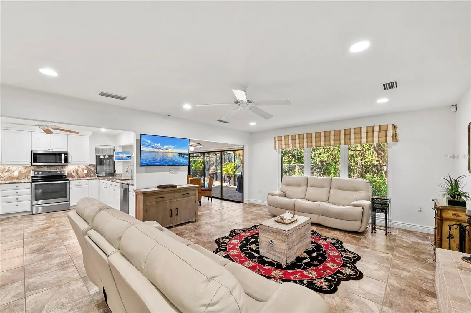 1218 YACHT HARBOR DR