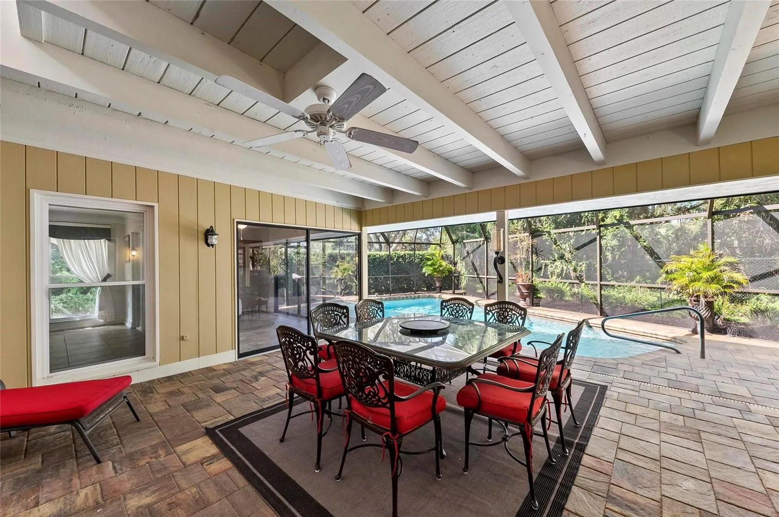 1218 YACHT HARBOR DR