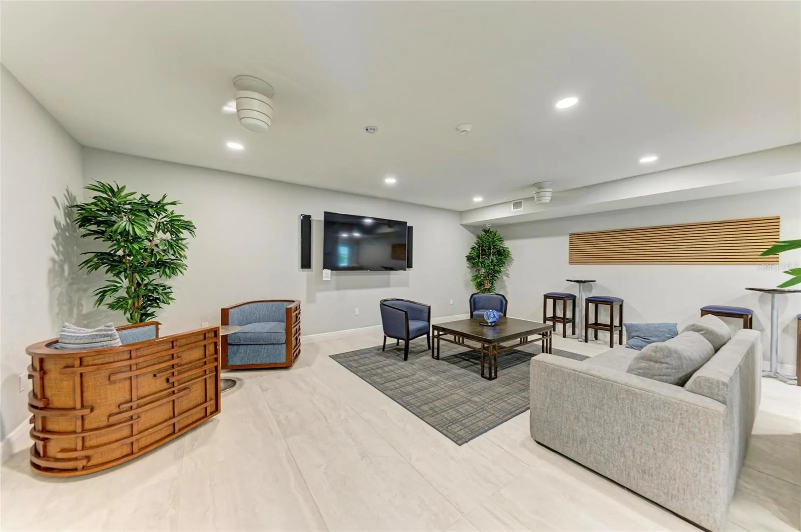 1218 YACHT HARBOR DR