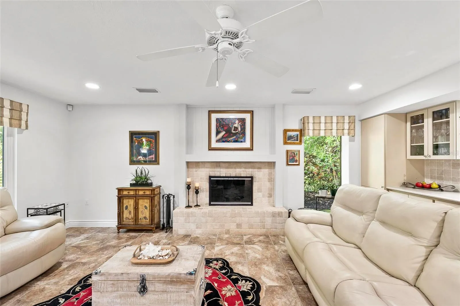 1218 YACHT HARBOR DR