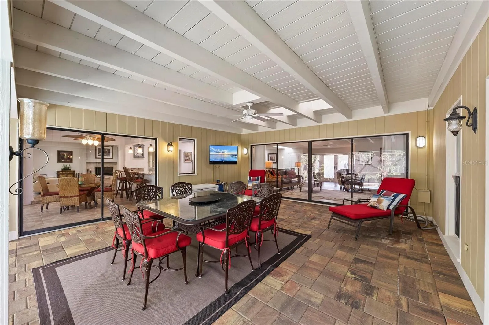 1218 YACHT HARBOR DR