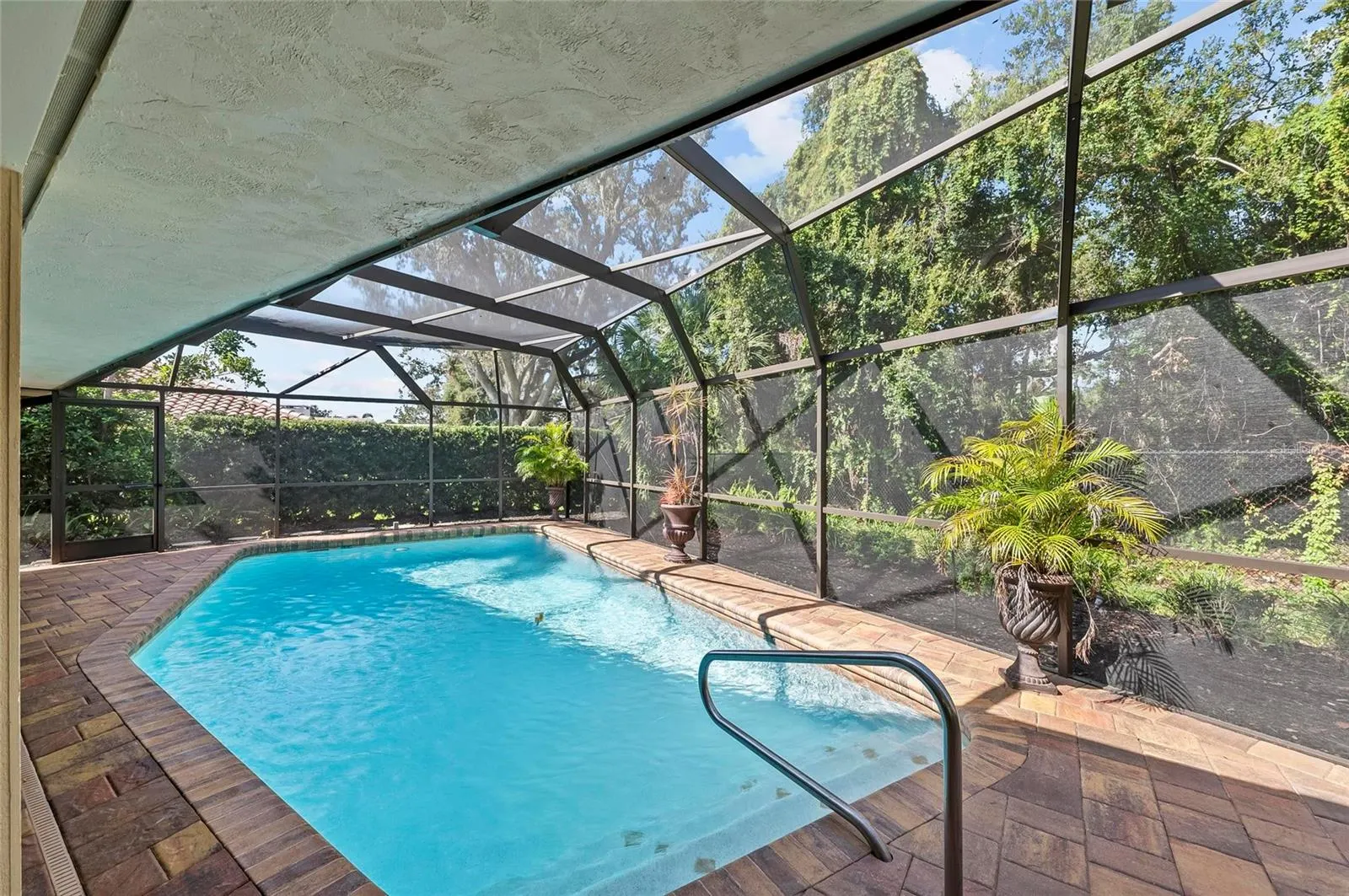 1218 YACHT HARBOR DR
