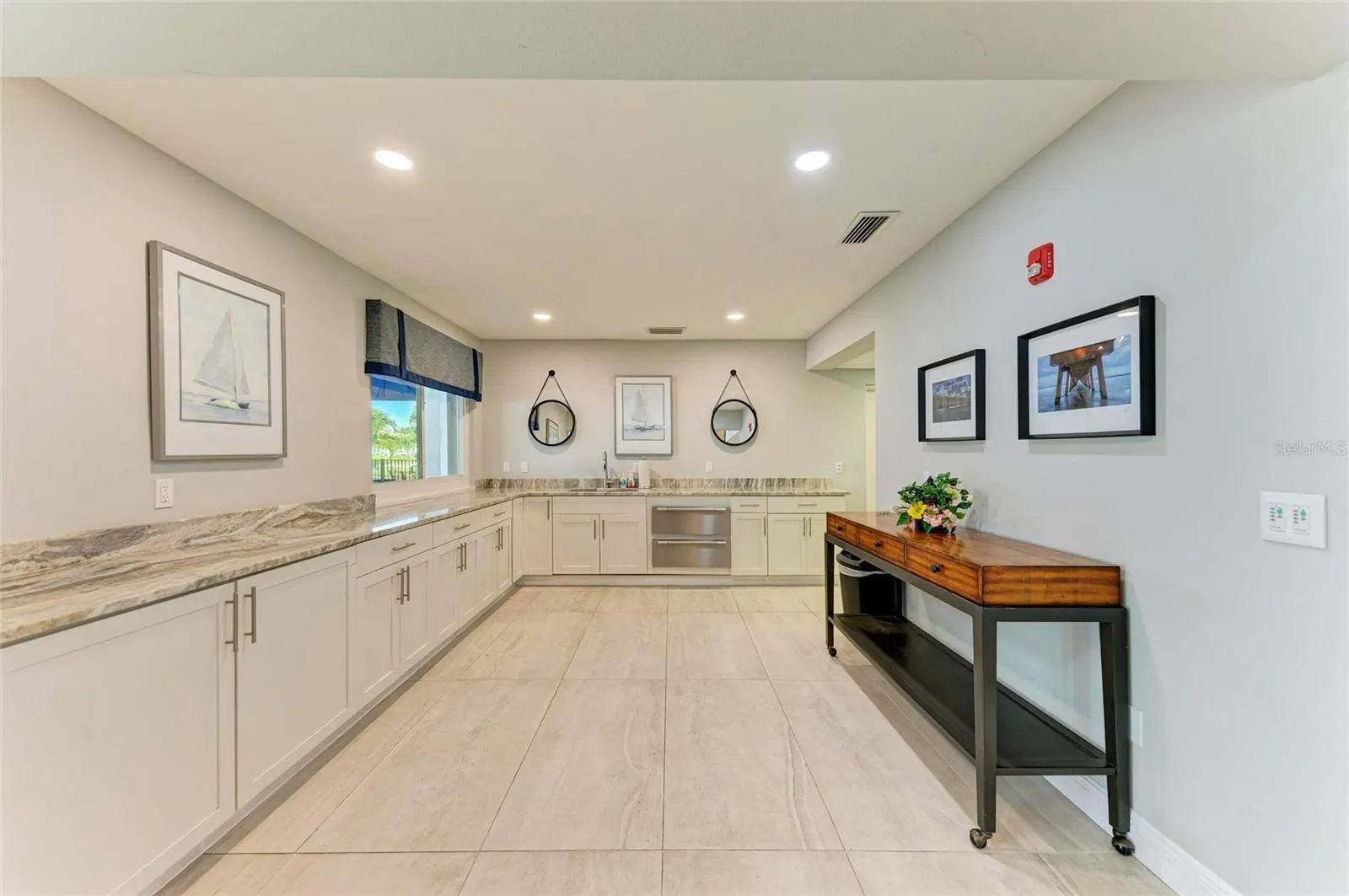 1218 YACHT HARBOR DR