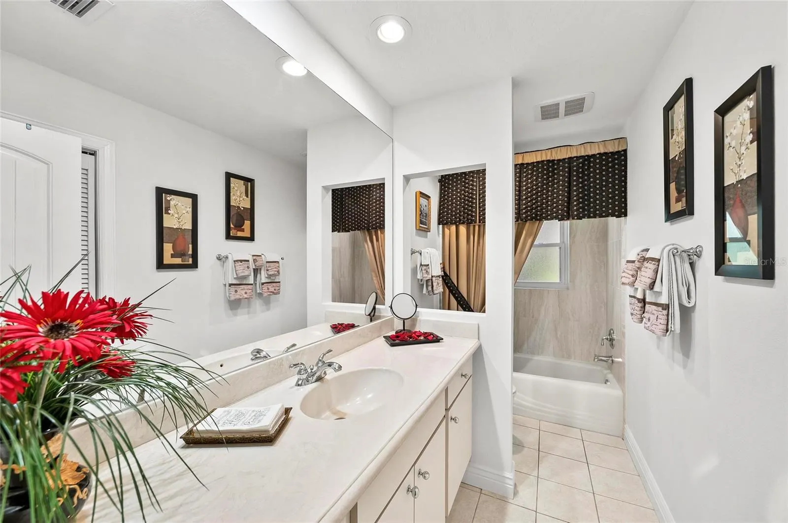 1218 YACHT HARBOR DR