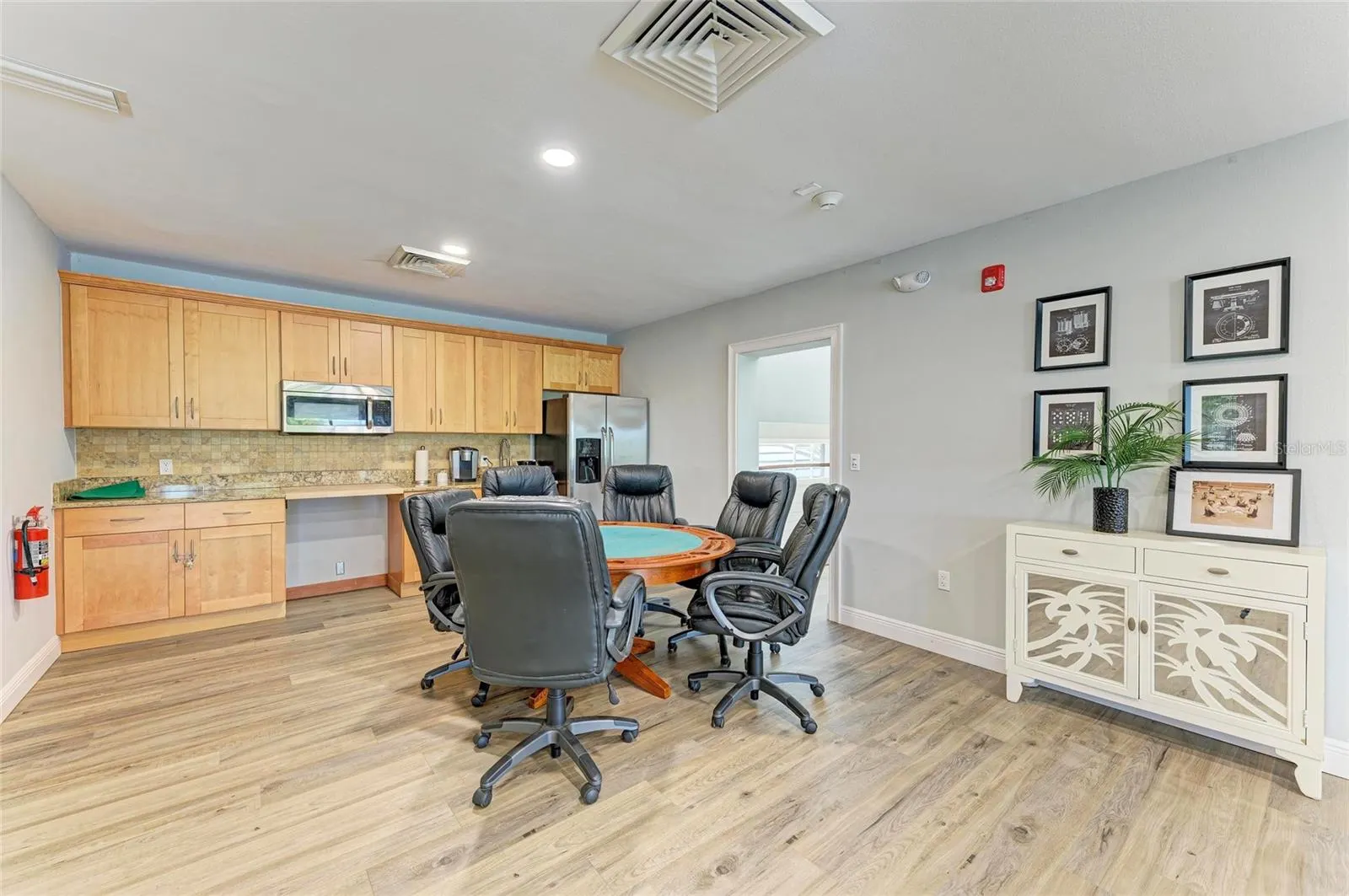 1218 YACHT HARBOR DR