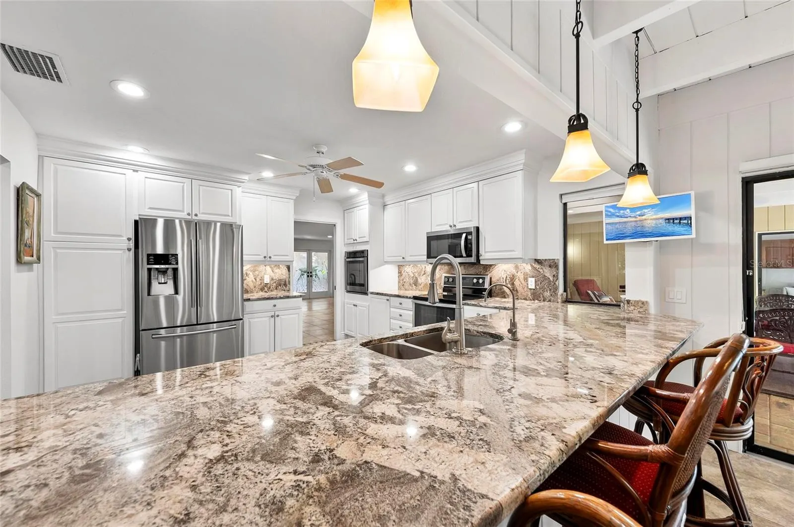 1218 YACHT HARBOR DR