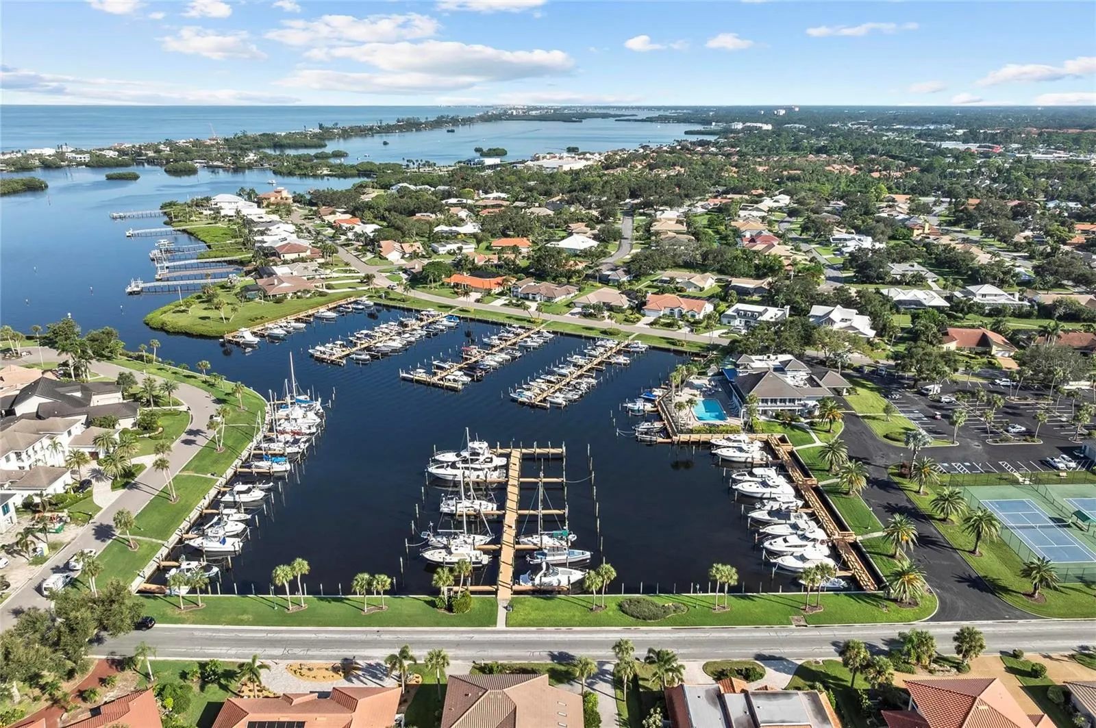 1218 YACHT HARBOR DR