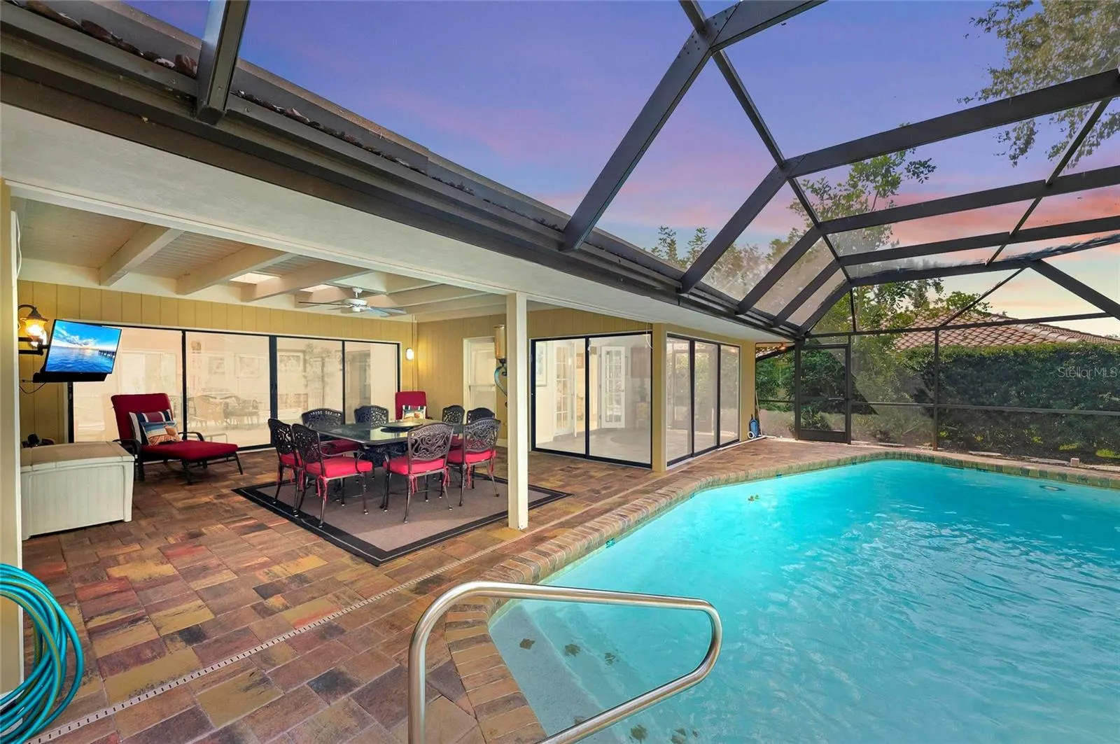 1218 YACHT HARBOR DR