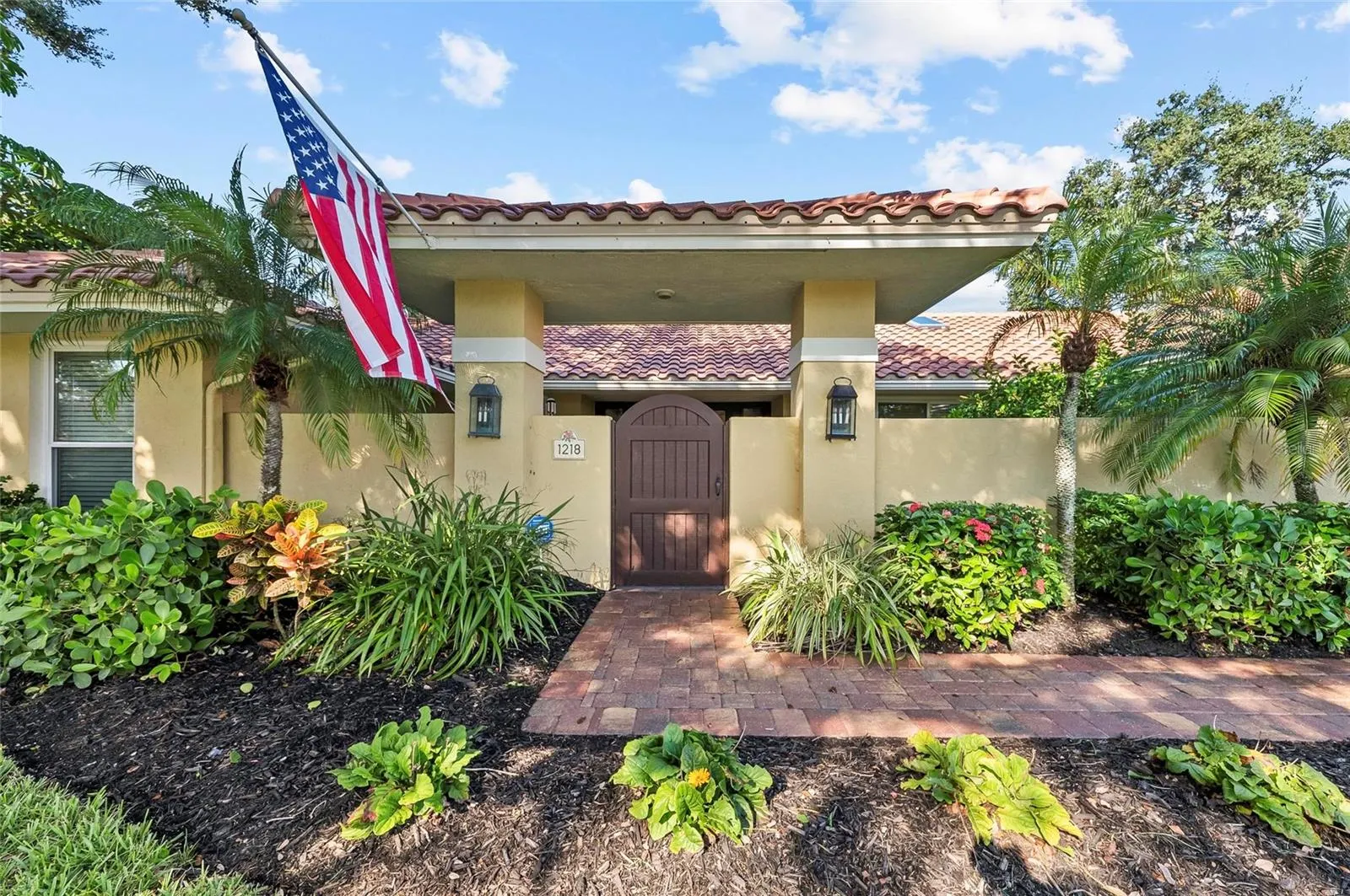 1218 YACHT HARBOR DR